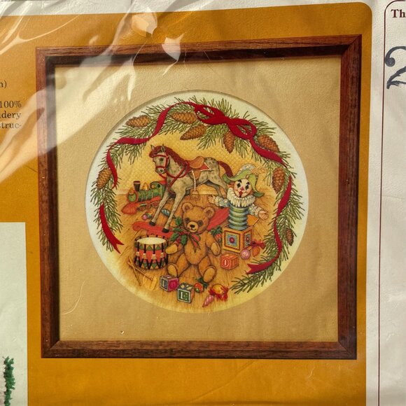 Nostalgic Christmas Embroidery Kit by Creative Circle Vintage 1982 - Picture 1 of 3